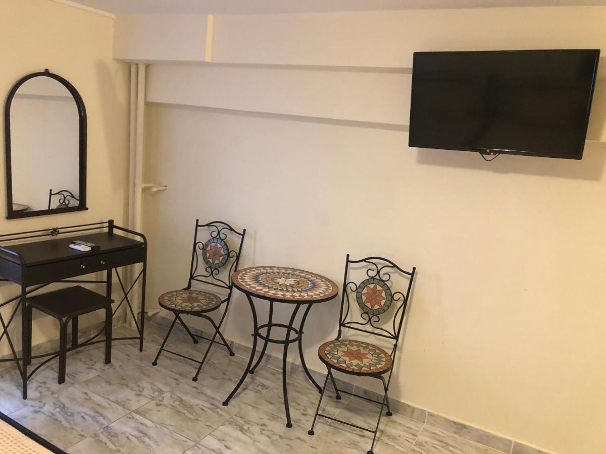 Nikolakakis Rooms Lavrio Buitenkant foto