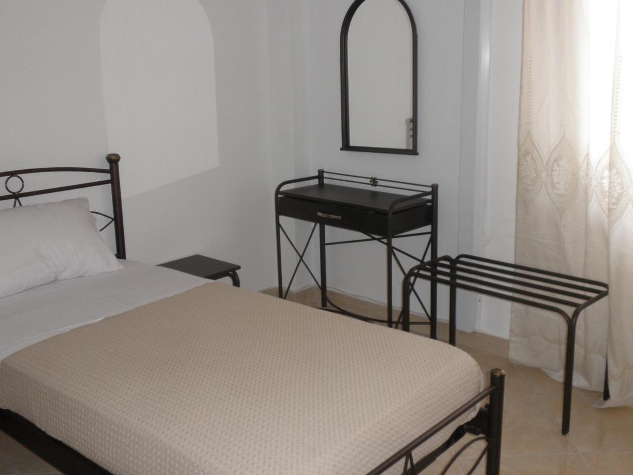 Nikolakakis Rooms Lavrio Buitenkant foto