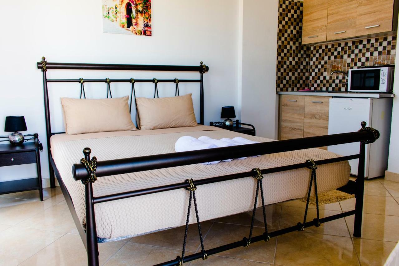 Nikolakakis Rooms Lavrio Buitenkant foto