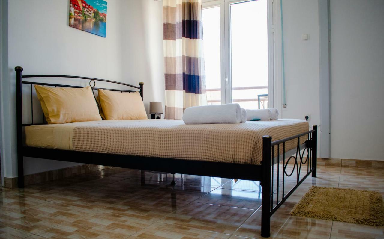 Nikolakakis Rooms Lavrio Buitenkant foto